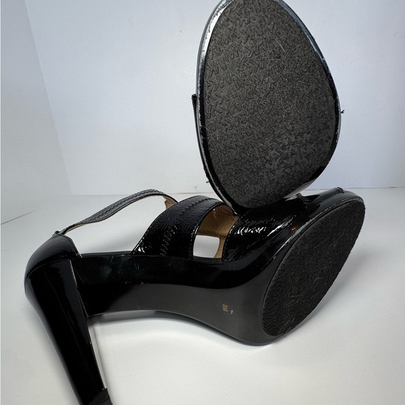 Michael Kors Berkley T-Strap Platform Dress Sandal Paten Black Size 8 - Picture 9 of 11